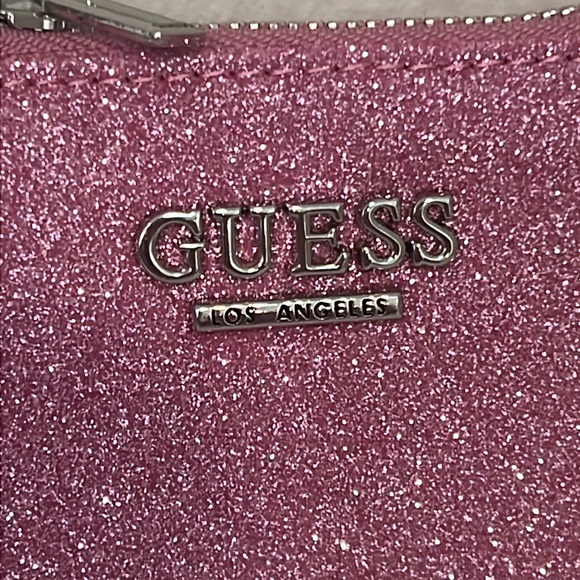 ๐Cute GUESS Keychain Coinpurse - Picture 11 of 16
